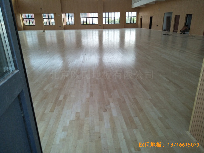 �Ϻ��ɽ��^(q��)�ܱ��WУ�\���^�\��ľ�ذ���O(sh��)����4