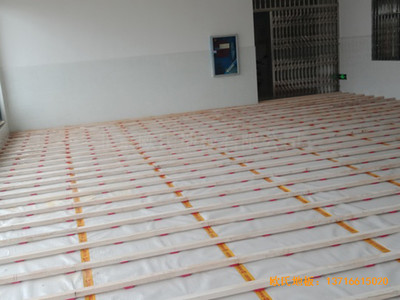 ���Ϻ���Fһ���\���^�w��ľ�ذ���b����